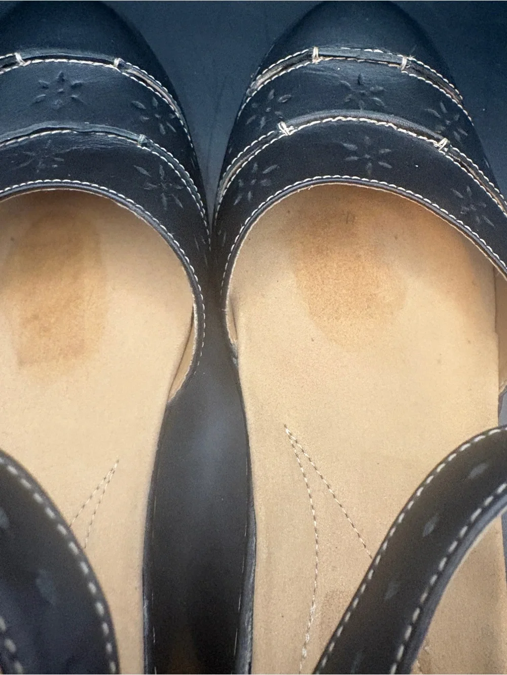 Clarks Black Leather Ankle Strap Pumps - EUC- Size 9N